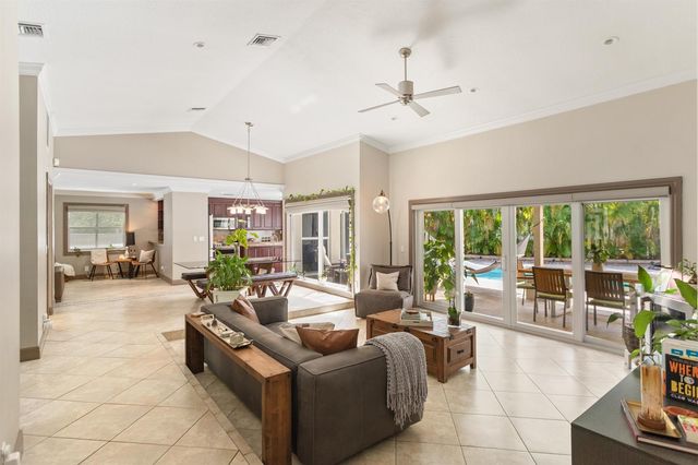 4050 NW 7th Lane, Delray Beach, FL 33445