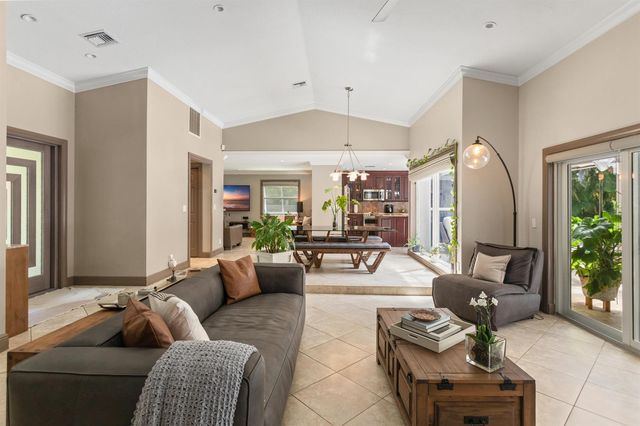 4050 NW 7th Lane, Delray Beach, FL 33445