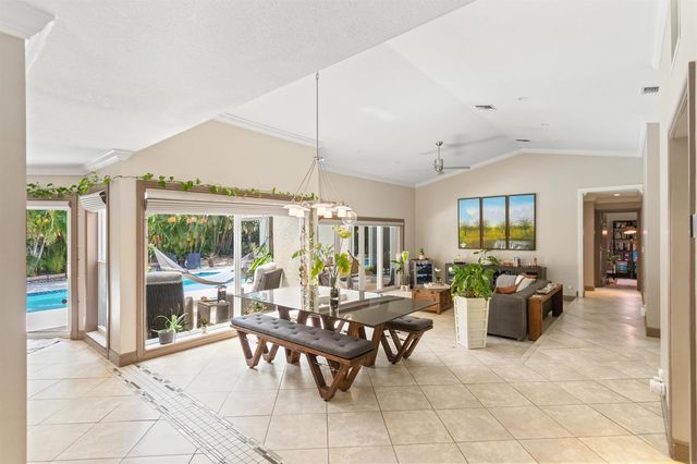 4050 NW 7th Lane, Delray Beach, FL 33445