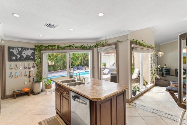 4050 NW 7th Lane, Delray Beach, FL 33445