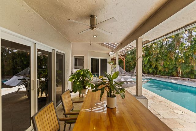 4050 NW 7th Lane, Delray Beach, FL 33445