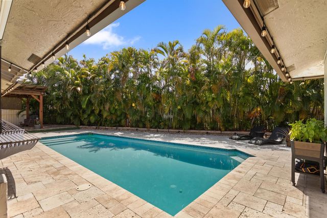 4050 NW 7th Lane, Delray Beach, FL 33445