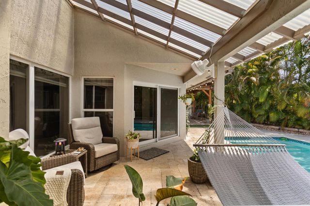 4050 NW 7th Lane, Delray Beach, FL 33445