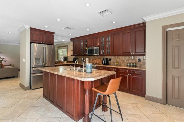4050 NW 7th Lane, Delray Beach, FL 33445