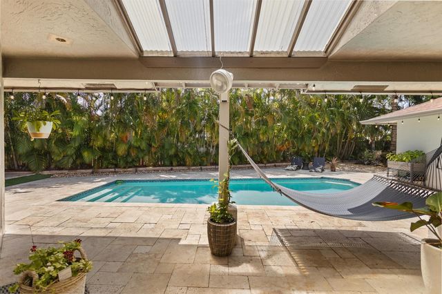 4050 NW 7th Lane, Delray Beach, FL 33445