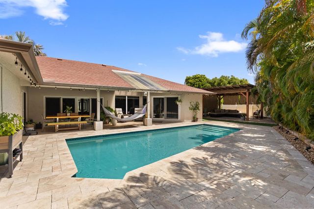 4050 NW 7th Lane, Delray Beach, FL 33445