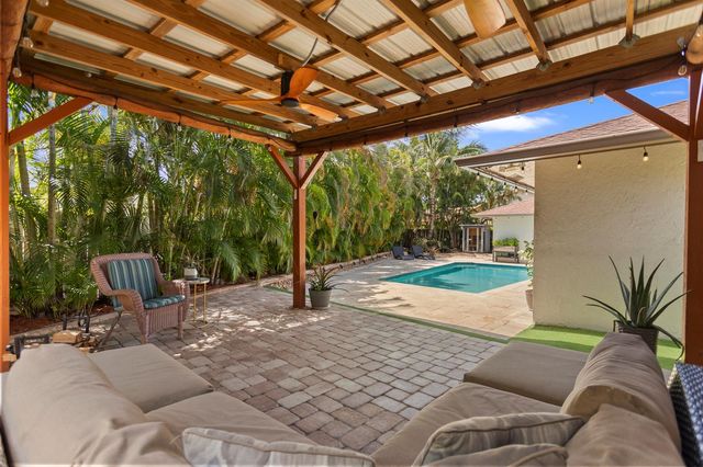 4050 NW 7th Lane, Delray Beach, FL 33445