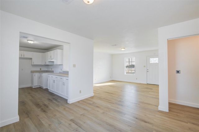 424 S Avenue B, Freeport, TX 77541