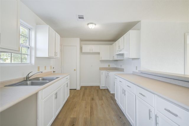 424 S Avenue B, Freeport, TX 77541