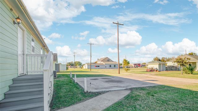 424 S Avenue B, Freeport, TX 77541
