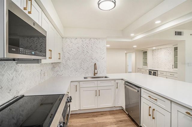 1480 GULF BOULEVARD 905, Clearwater Beach, FL 33767