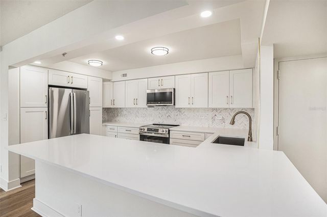 1480 GULF BOULEVARD 905, Clearwater Beach, FL 33767