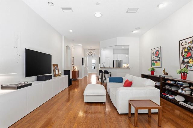 8123 CAMELLA LANE, Tampa, FL 33647