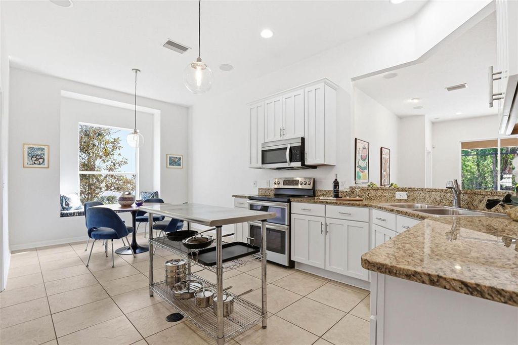 Image 13 of property listing at 8123 CAMELLA LANE, Tampa, FL 33647