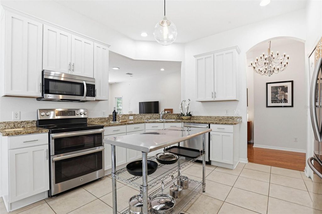 Image 14 of property listing at 8123 CAMELLA LANE, Tampa, FL 33647