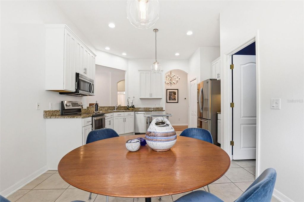 Image 20 of property listing at 8123 CAMELLA LANE, Tampa, FL 33647