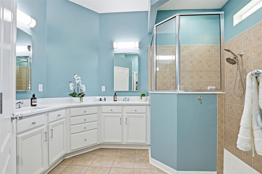 Image 36 of property listing at 8123 CAMELLA LANE, Tampa, FL 33647