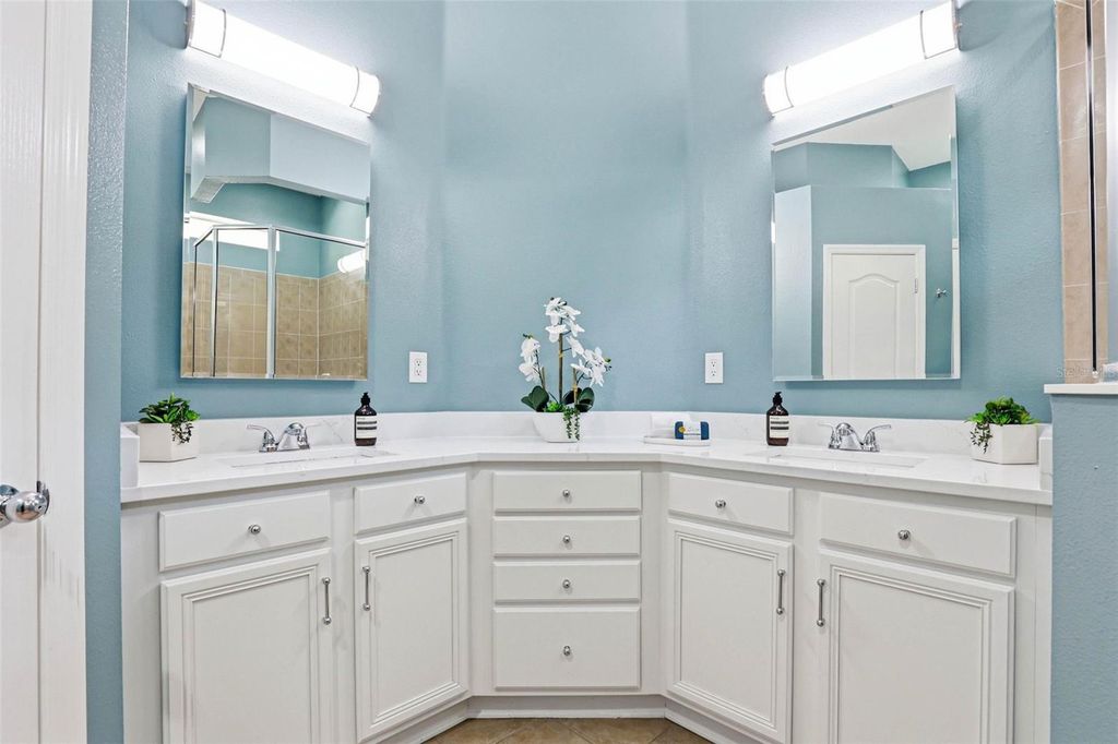 Image 37 of property listing at 8123 CAMELLA LANE, Tampa, FL 33647