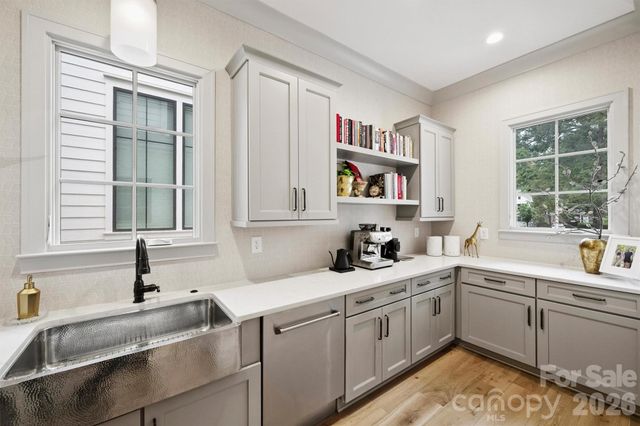 1525 Lynway Drive, Charlotte, NC 28203