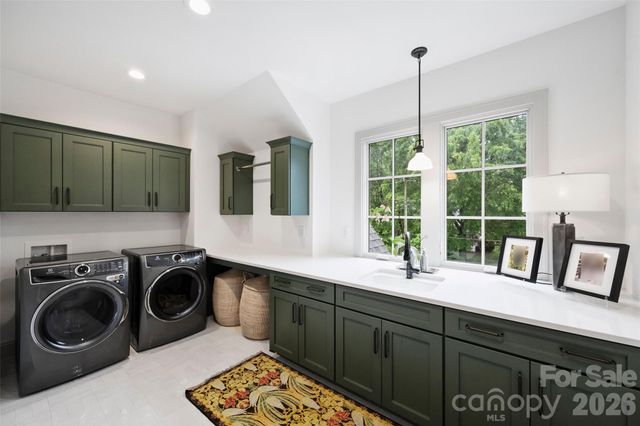 1525 Lynway Drive, Charlotte, NC 28203