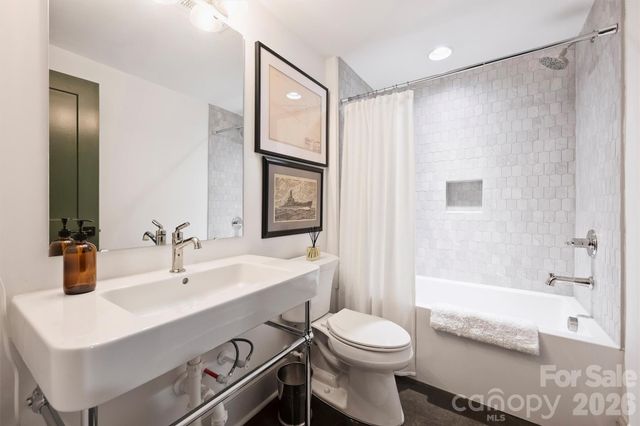 1525 Lynway Drive, Charlotte, NC 28203
