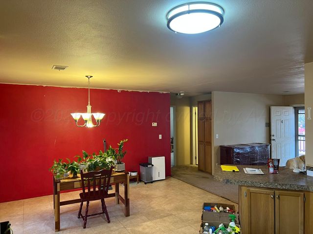 707 Conklin Street, Canadian, TX 79014