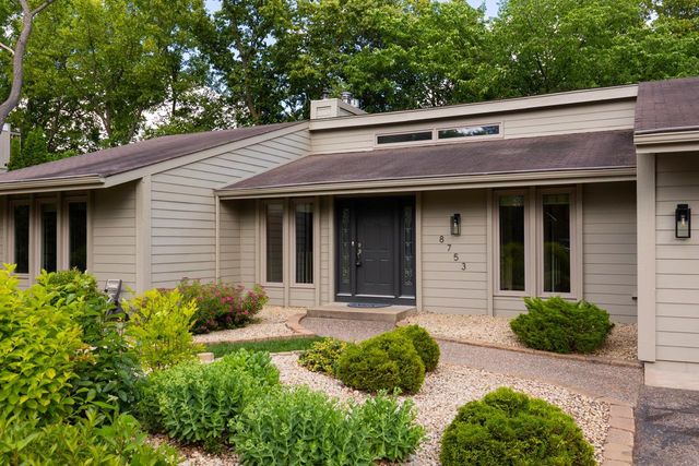 8753 Walton Oaks Drive, Bloomington, MN 55438