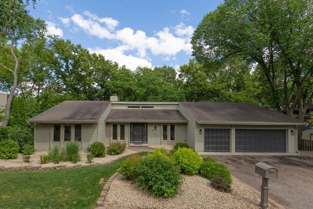 8753 Walton Oaks Drive, Bloomington, MN 55438