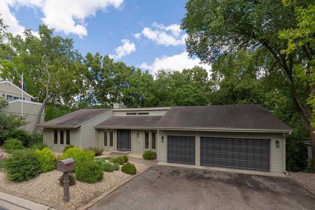 8753 Walton Oaks Drive, Bloomington, MN 55438