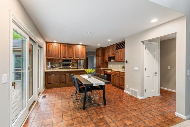 8753 Walton Oaks Drive, Bloomington, MN 55438