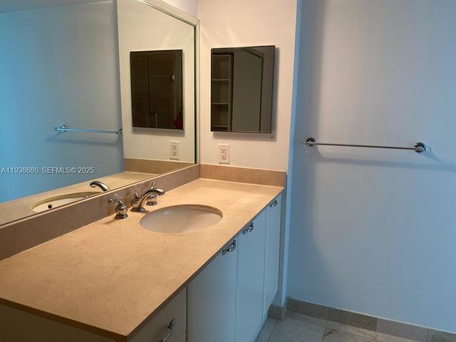 2101 Brickell Ave 1001, Miami, FL 33129