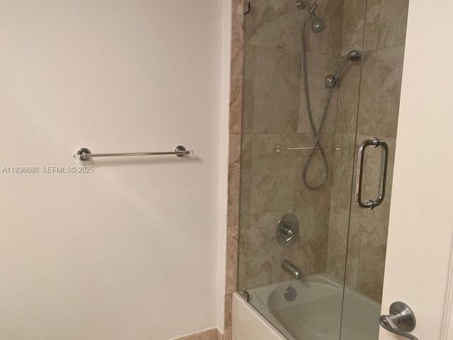 2101 Brickell Ave 1001, Miami, FL 33129