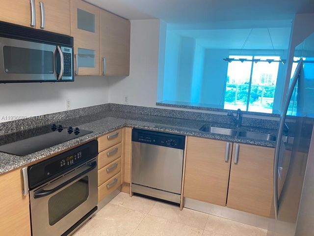 2101 Brickell Ave 1001, Miami, FL 33129