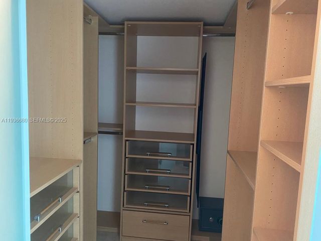 2101 Brickell Ave 1001, Miami, FL 33129