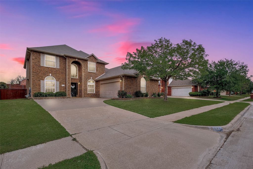 8837 Oakville Street, Fort Worth, TX 76244