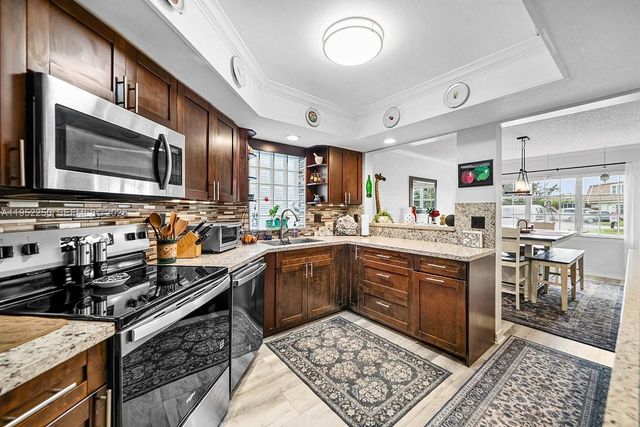 11625 Winchester Dr B, Palm Beach Gardens, FL 33410