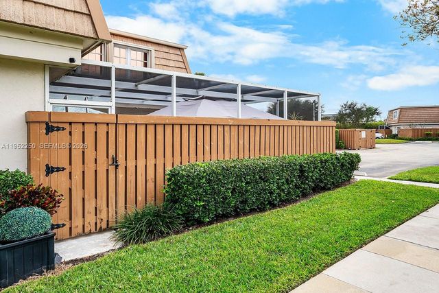 11625 Winchester Dr B, Palm Beach Gardens, FL 33410