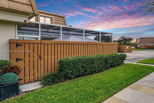 11625 Winchester Dr B, Palm Beach Gardens, FL 33410