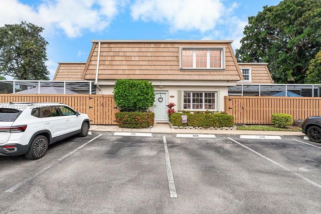 11625 Winchester Dr B, Palm Beach Gardens, FL 33410