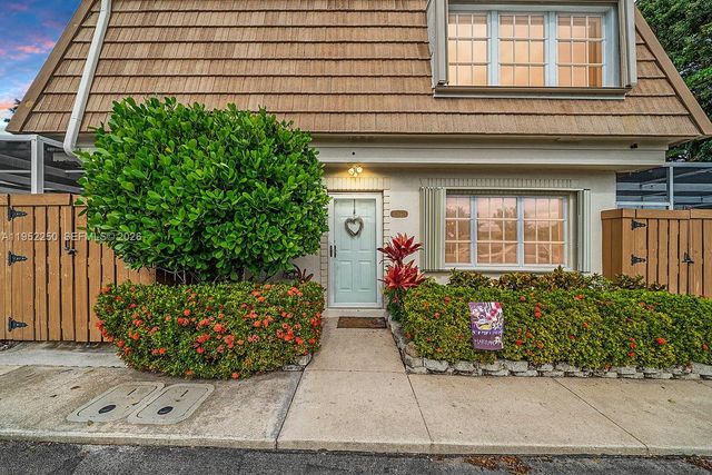 11625 Winchester Dr B, Palm Beach Gardens, FL 33410