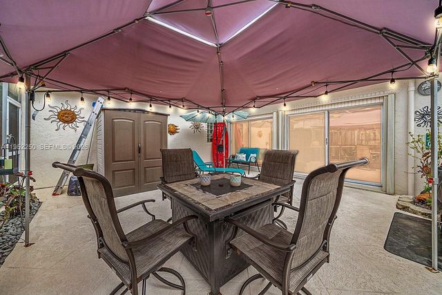 11625 Winchester Dr B, Palm Beach Gardens, FL 33410