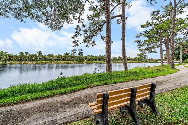 11625 Winchester Dr B, Palm Beach Gardens, FL 33410