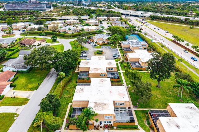 11625 Winchester Dr B, Palm Beach Gardens, FL 33410