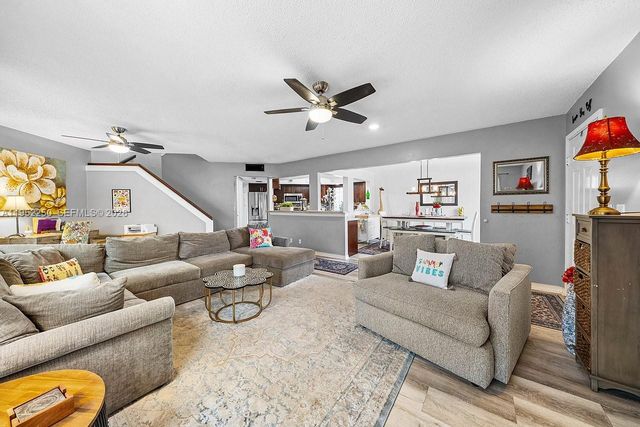 11625 Winchester Dr B, Palm Beach Gardens, FL 33410