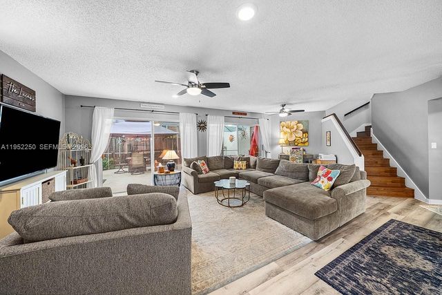 11625 Winchester Dr B, Palm Beach Gardens, FL 33410