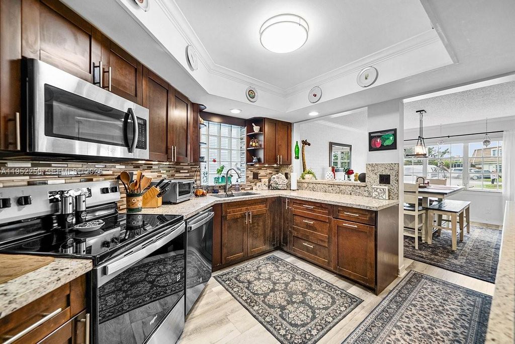 11625 Winchester Dr B, Palm Beach Gardens, FL 33410