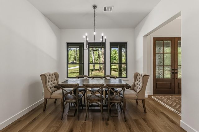157 Wagon Pass Drive, Huntsville, TX 77340