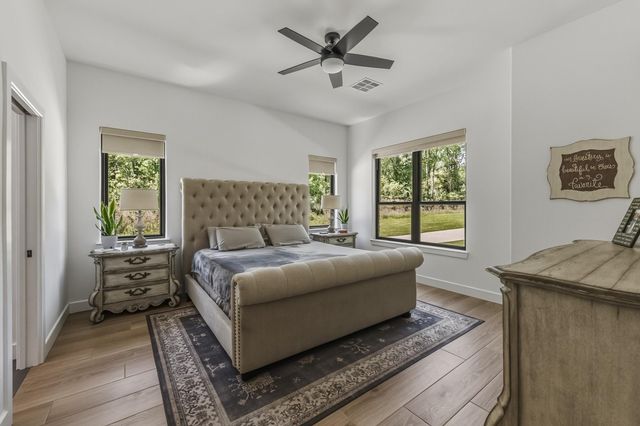 157 Wagon Pass Drive, Huntsville, TX 77340