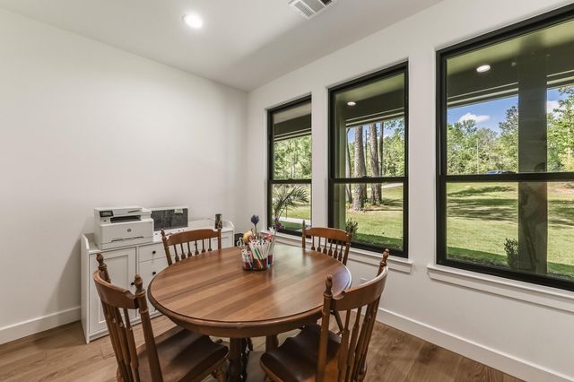 157 Wagon Pass Drive, Huntsville, TX 77340