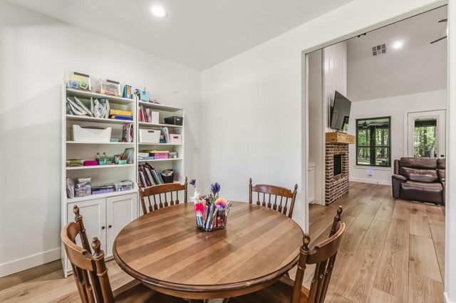 157 Wagon Pass Drive, Huntsville, TX 77340